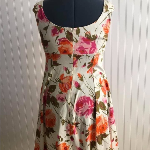 Fit and flare floral dress - Picture 2 of 2